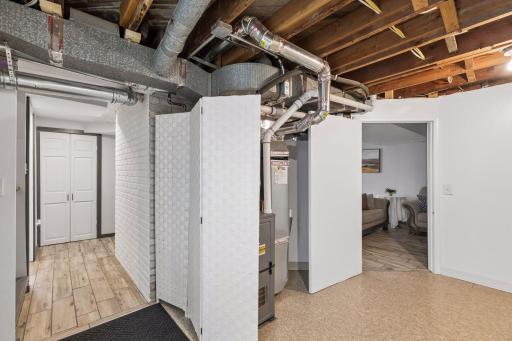 1814 Mcknight Road N, Maplewood, MN 55109