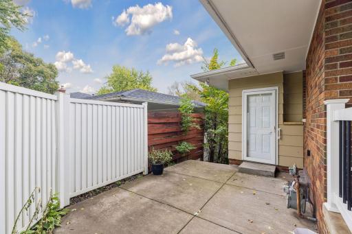 1814 Mcknight Road N, Maplewood, MN 55109