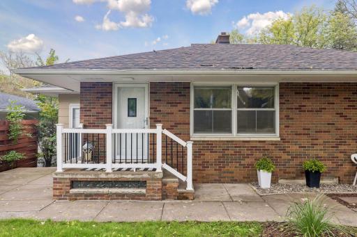 1814 Mcknight Road N, Maplewood, MN 55109