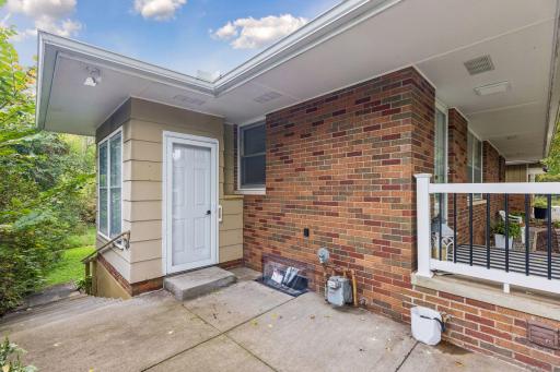 1814 Mcknight Road N, Maplewood, MN 55109