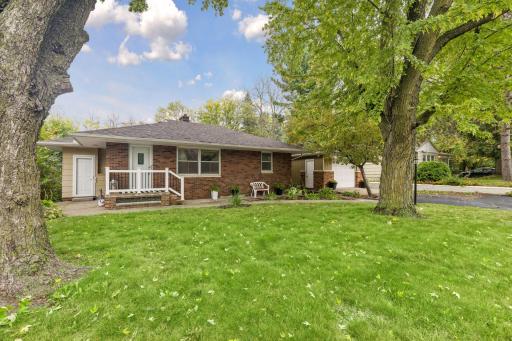 1814 Mcknight Road N, Maplewood, MN 55109