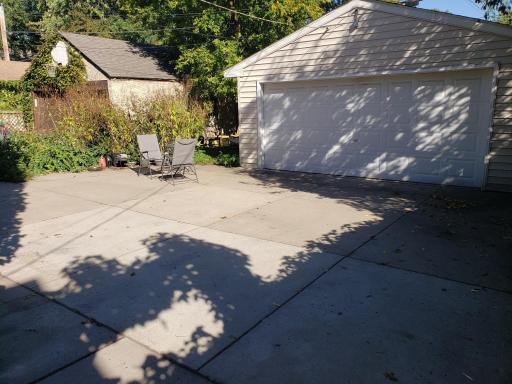 UPDATED DRIVEWAY WITH HAGE CONCRETE DRIVEWAY. PREVIOUS DRIVEWAY WAS COMPLETLY REMOVED BEFORE INSTALLATION OF THE HAGE DRIVEWAY.