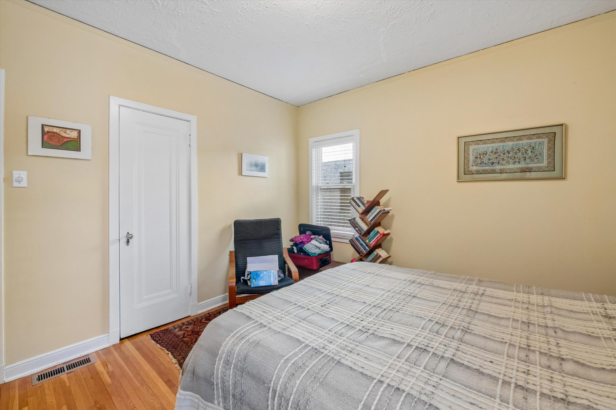 BEAUTIFUL MAIN LEVEL UNIT
