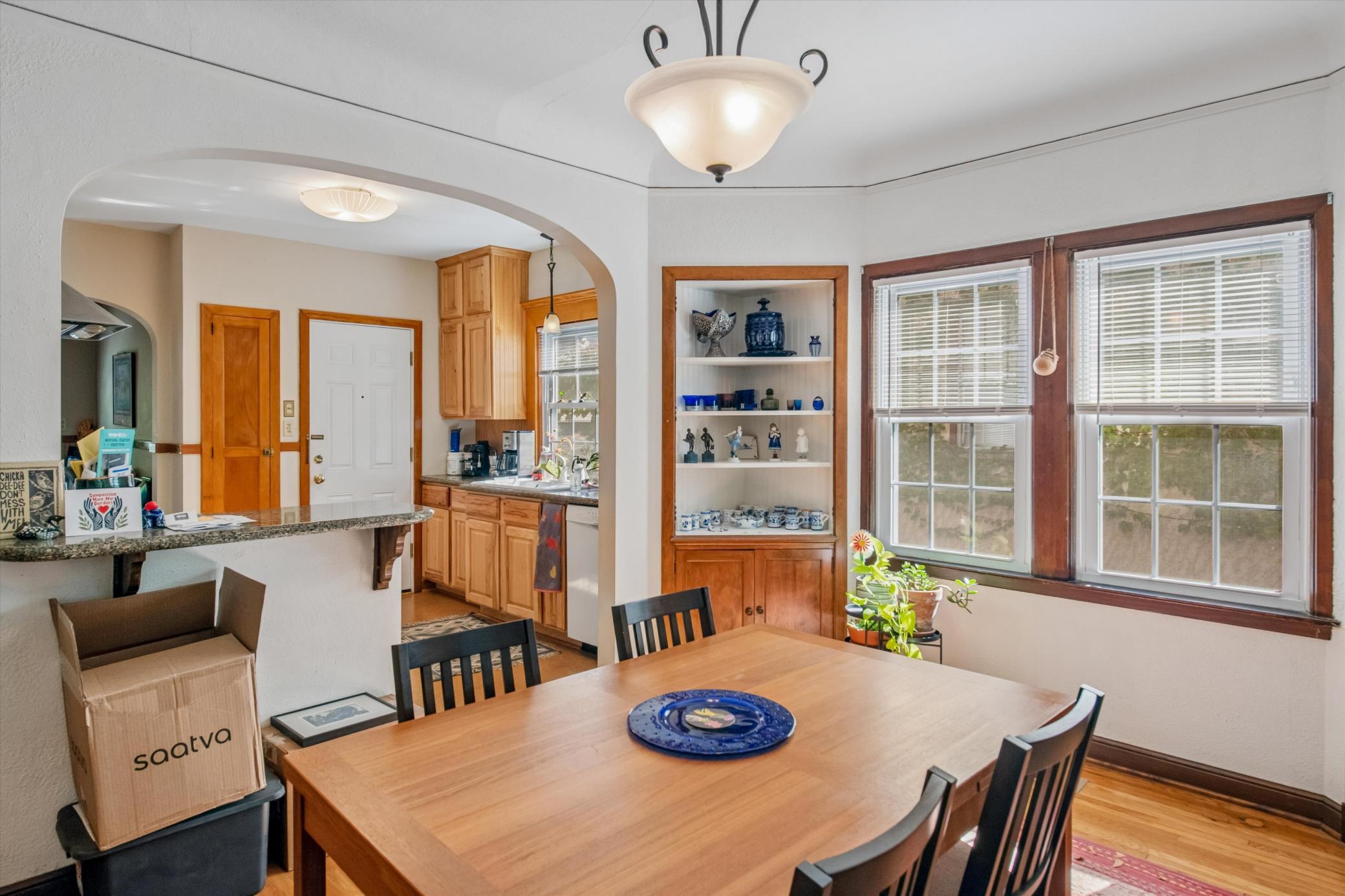 BEAUTIFUL MAIN LEVEL UNIT