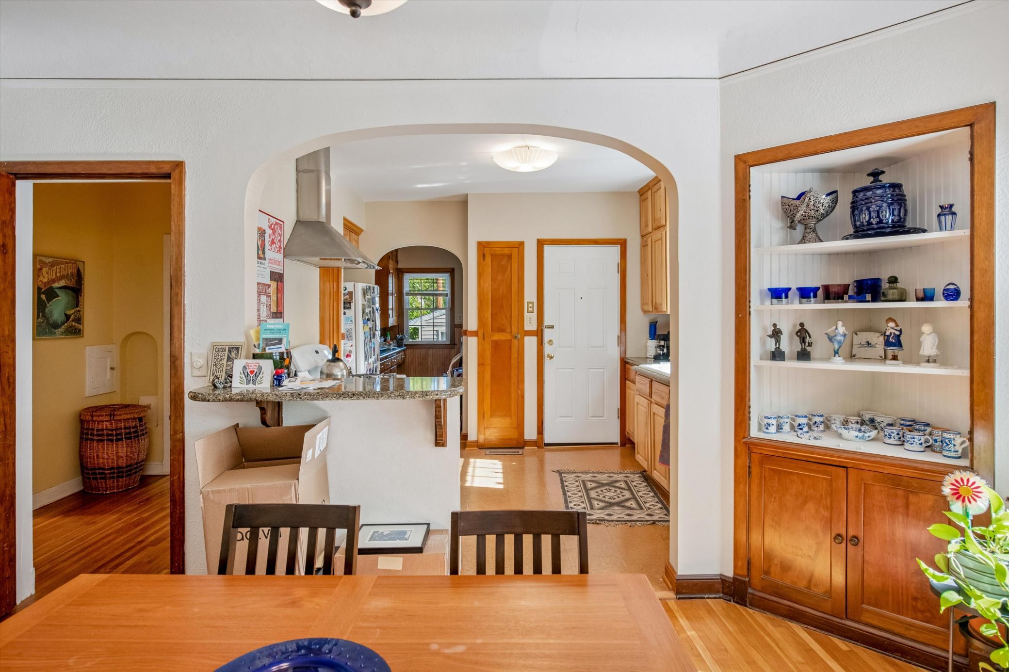 BEAUTIFUL MAIN LEVEL UNIT