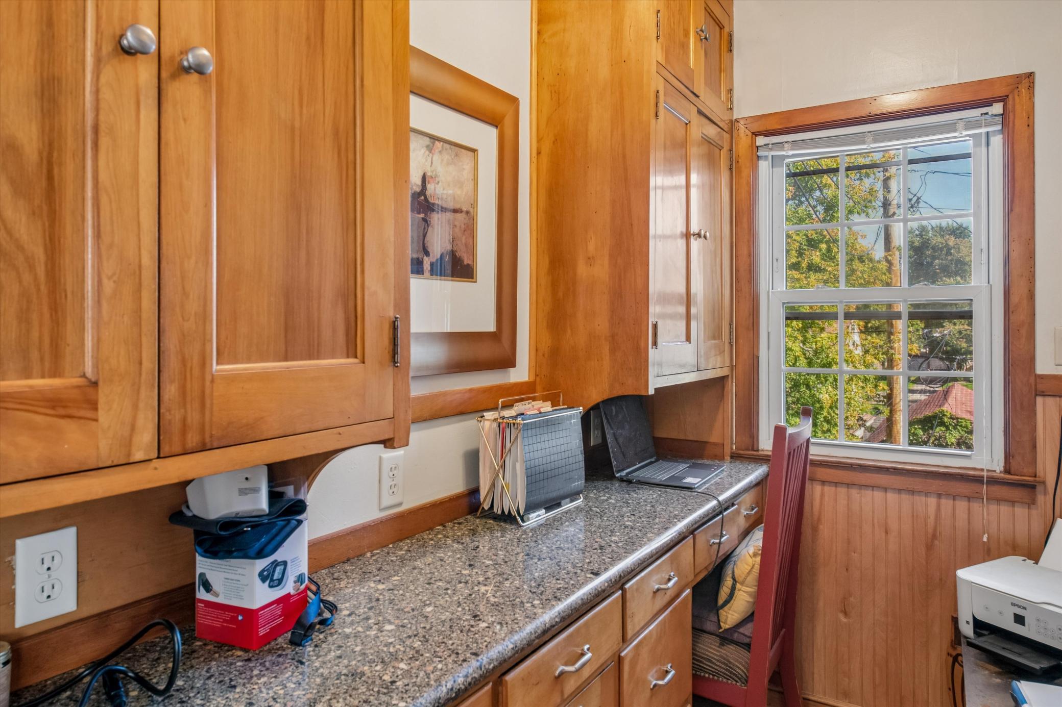BEAUTIFUL UPPER LEVEL UNIT