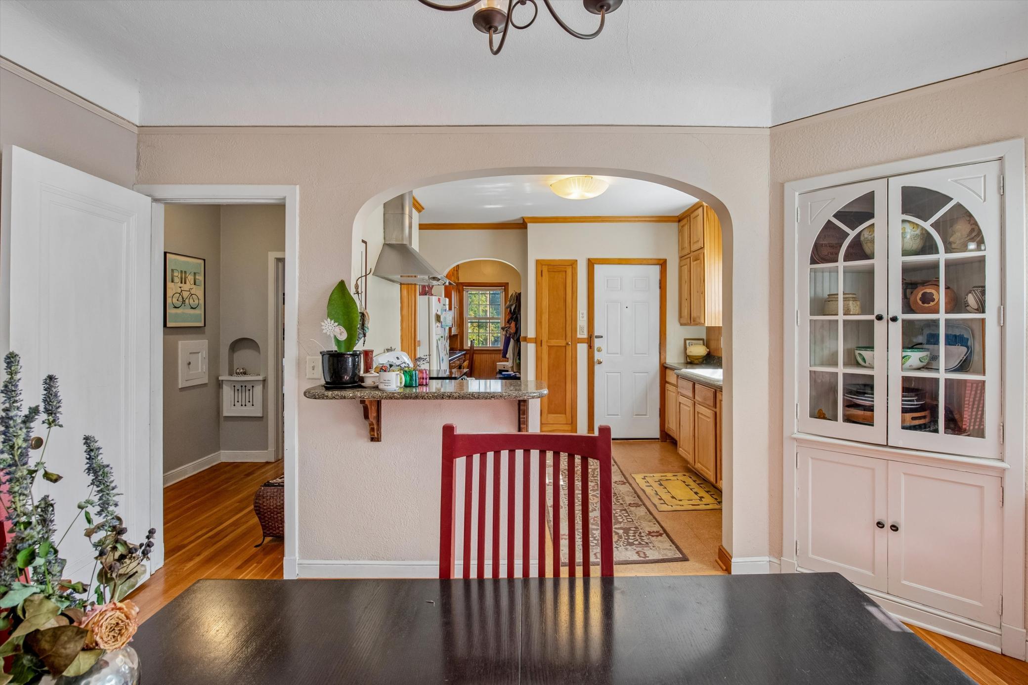 BEAUTIFUL UPPER LEVEL UNIT