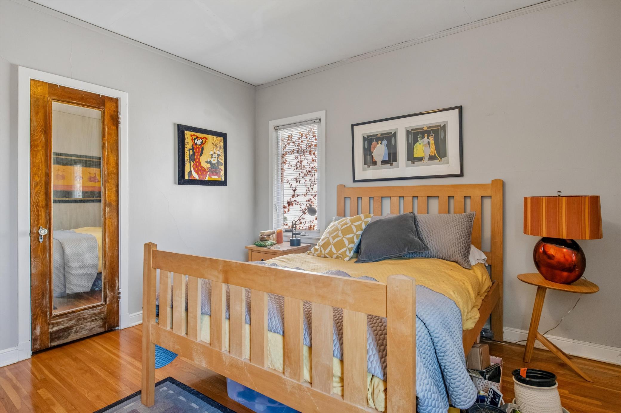 BEAUTIFUL UPPER LEVEL UNIT