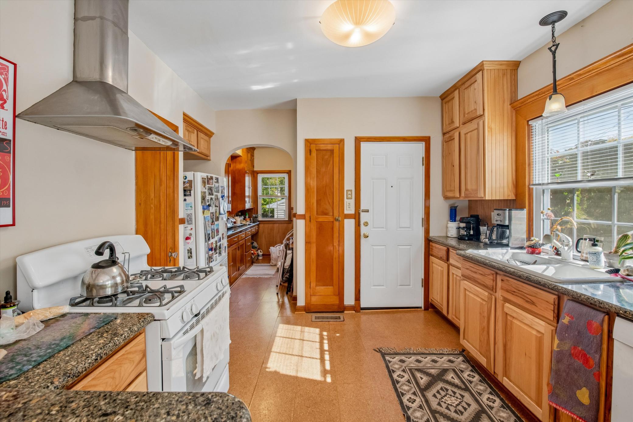 BEAUTIFUL MAIN LEVEL UNIT