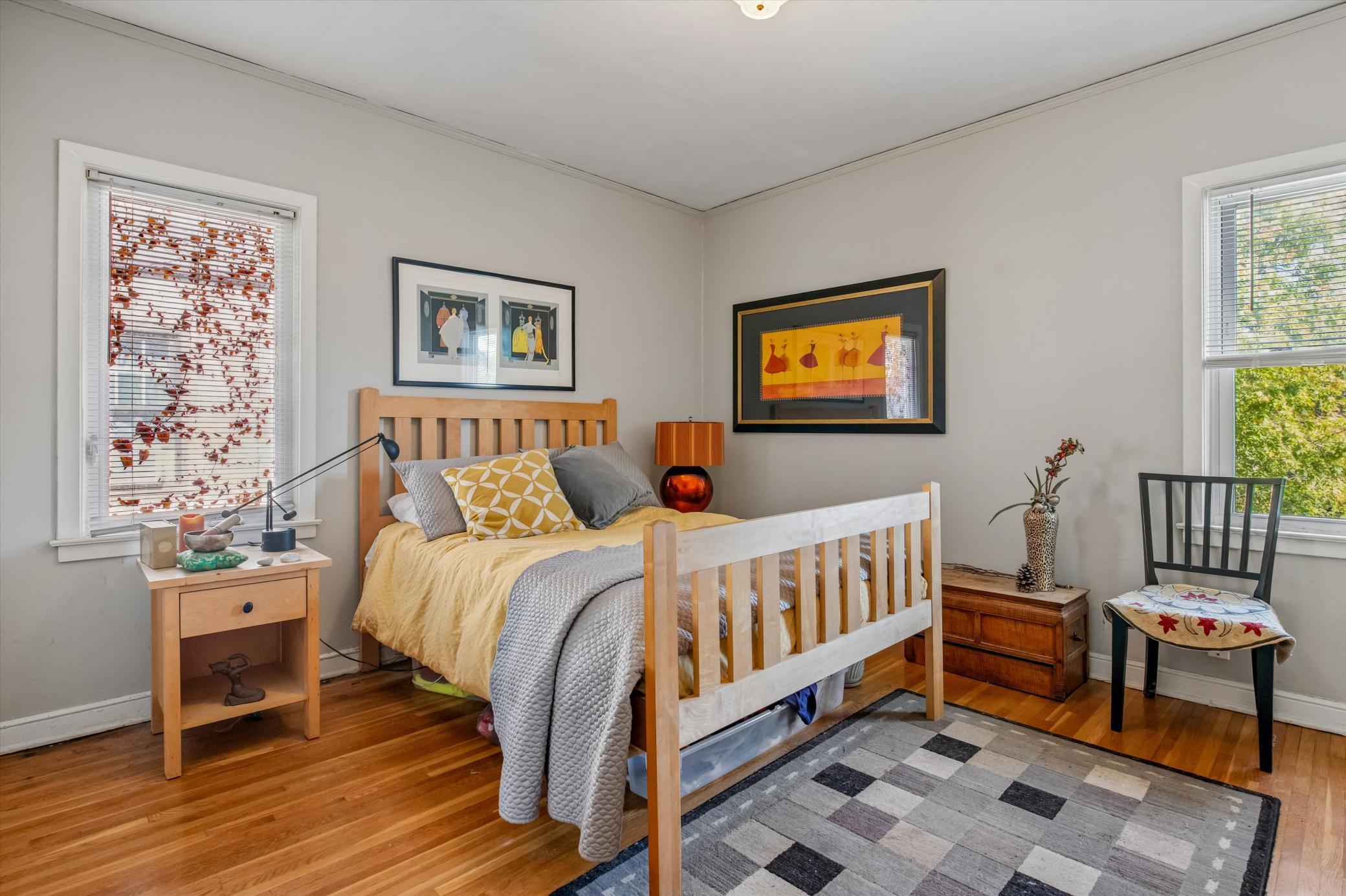 BEAUTIFUL UPPER LEVEL UNIT