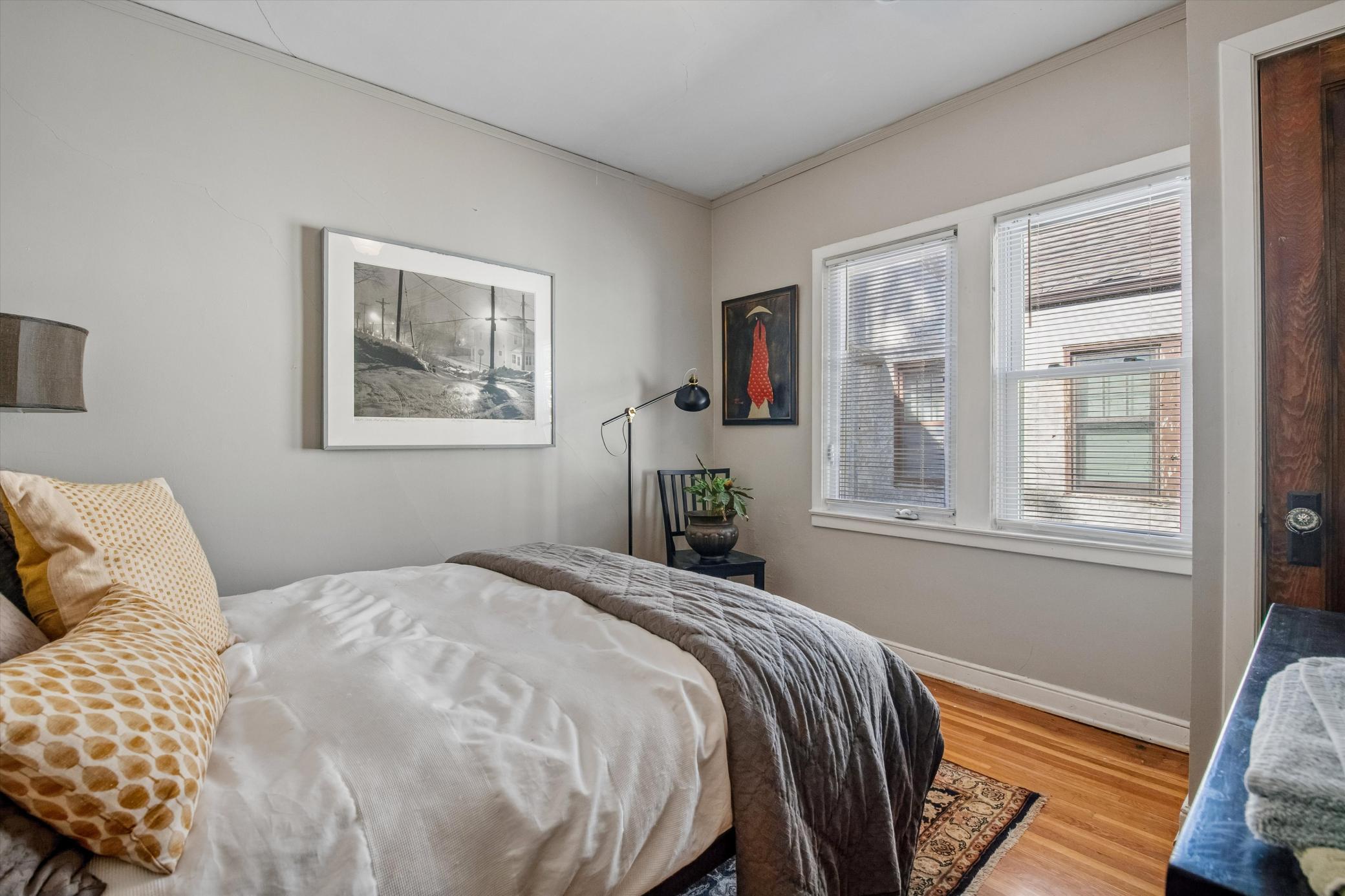 BEAUTIFUL UPPER LEVEL UNIT
