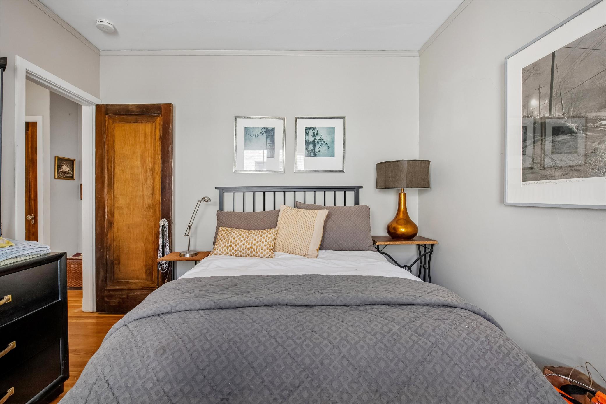 BEAUTIFUL UPPER LEVEL UNIT