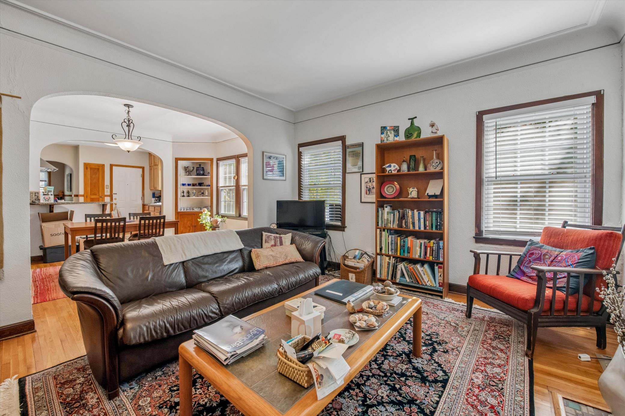 BEAUTIFUL MAIN LEVEL UNIT
