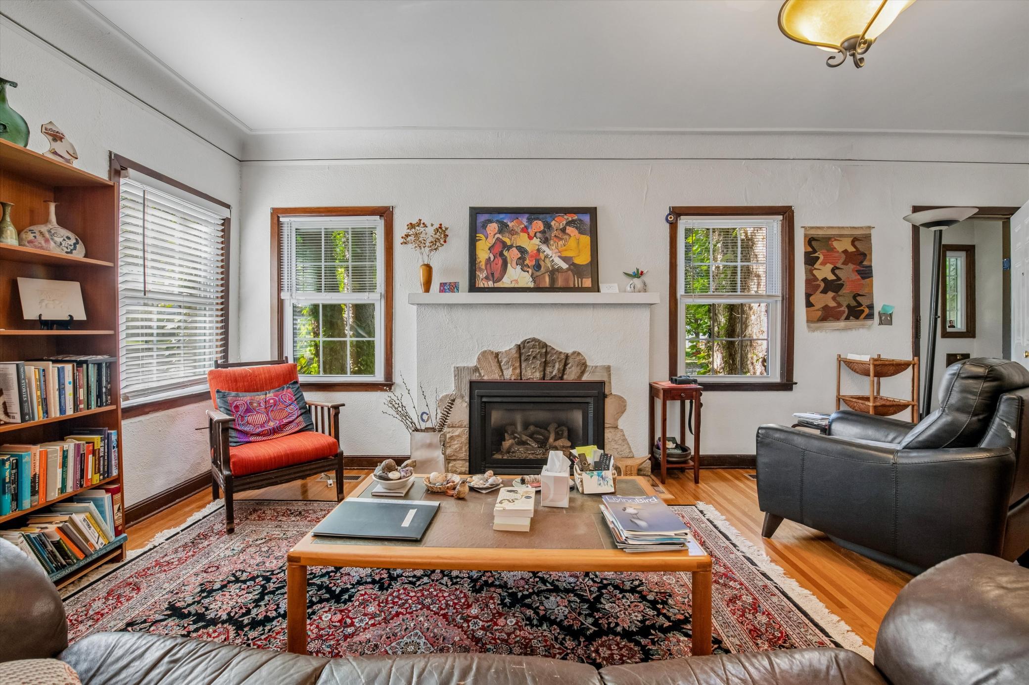 BEAUTIFUL MAIN LEVEL UNIT