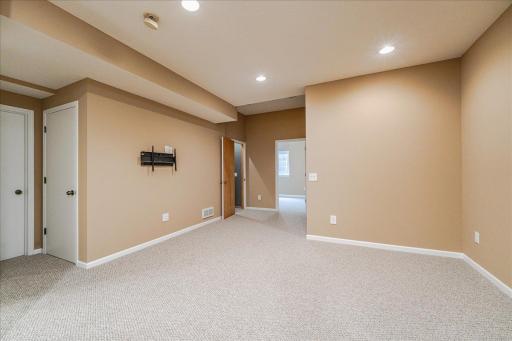 18580 Explorer Court, Farmington, MN 55024
