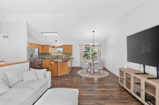 911 Cobblestone Lane, Belle Plaine, MN 56011