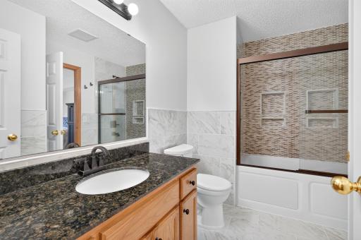 911 Cobblestone Lane, Belle Plaine, MN 56011
