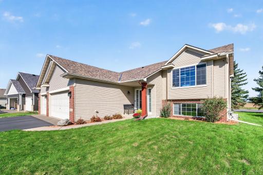 911 Cobblestone Lane, Belle Plaine, MN 56011