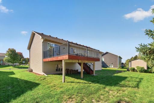 911 Cobblestone Lane, Belle Plaine, MN 56011