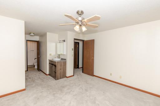 341 Prairiewood Circle S, 207, Fargo, ND 58103