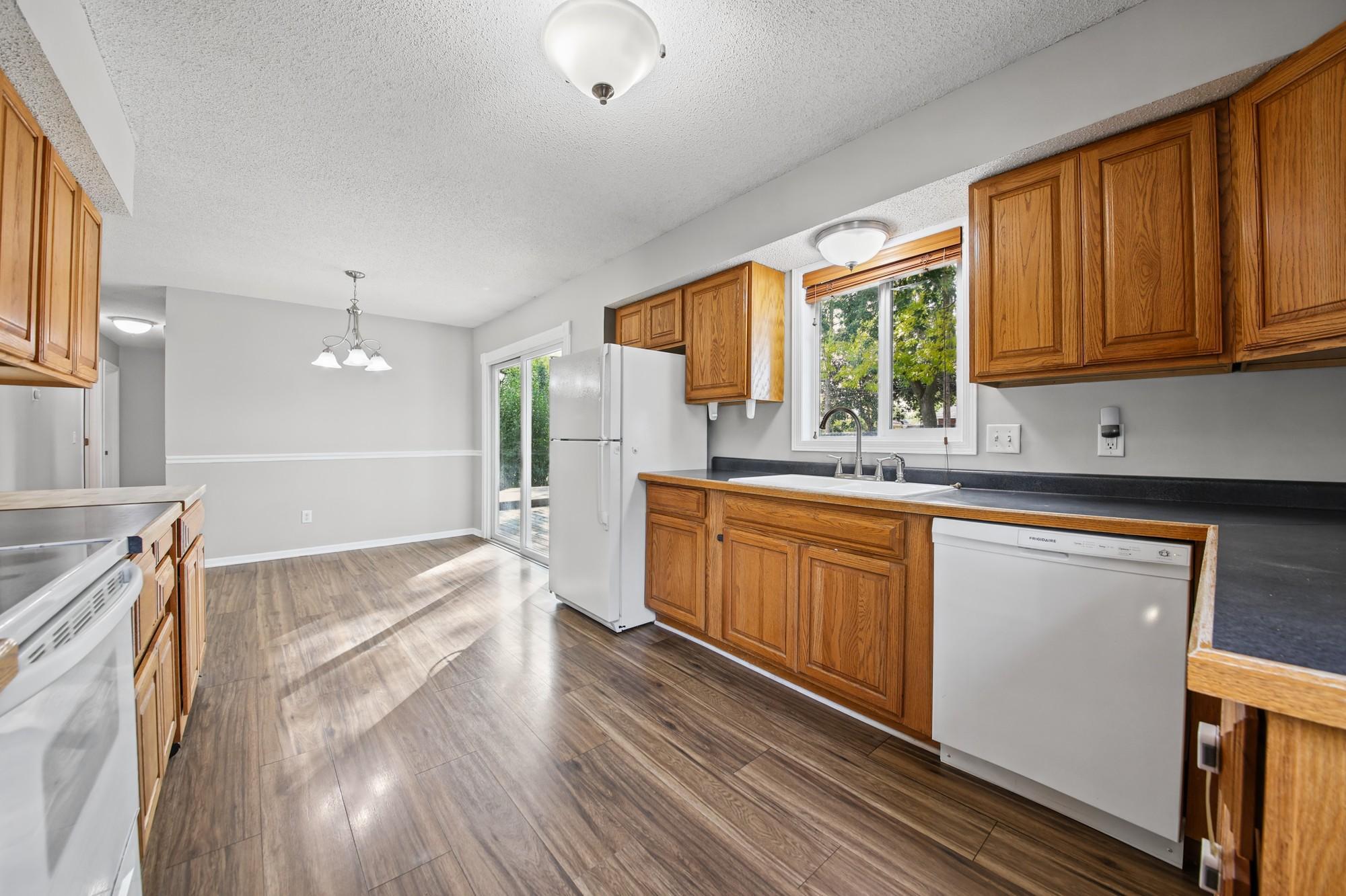 1311 kitchen.jpg