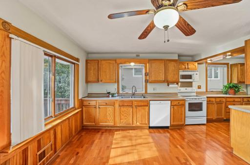 7918 Stillwater Boulevard N, Oakdale, MN 55128