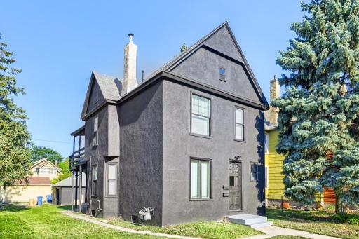 This two story up-and-down duplex has been totally updated from top to bottom. A fantastic, move-in ready opportunity for either an owner-occupant or an investor seeking rental income.