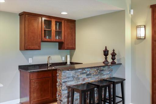 10520 Pinnacle Way, Woodbury, MN 55129