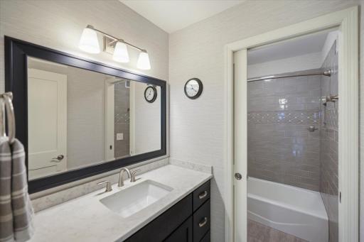 10520 Pinnacle Way, Woodbury, MN 55129