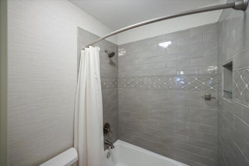 10520 Pinnacle Way, Woodbury, MN 55129