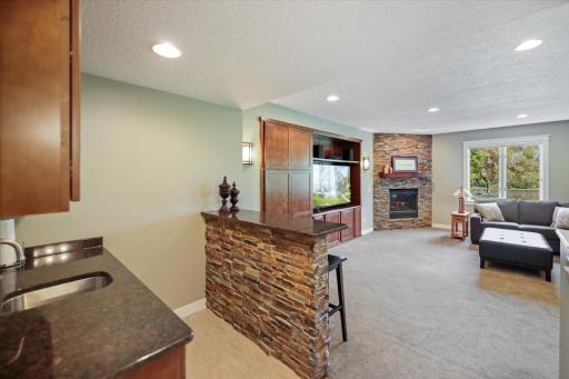 10520 Pinnacle Way, Woodbury, MN 55129