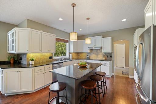 10520 Pinnacle Way, Woodbury, MN 55129