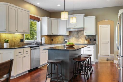 10520 Pinnacle Way, Woodbury, MN 55129