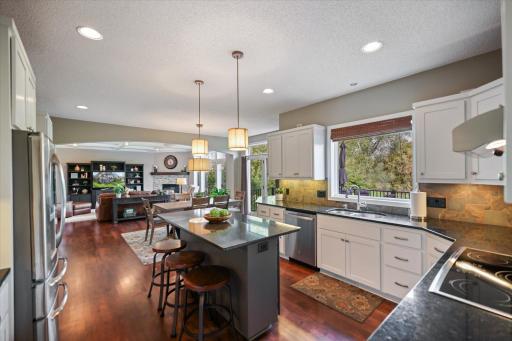 10520 Pinnacle Way, Woodbury, MN 55129