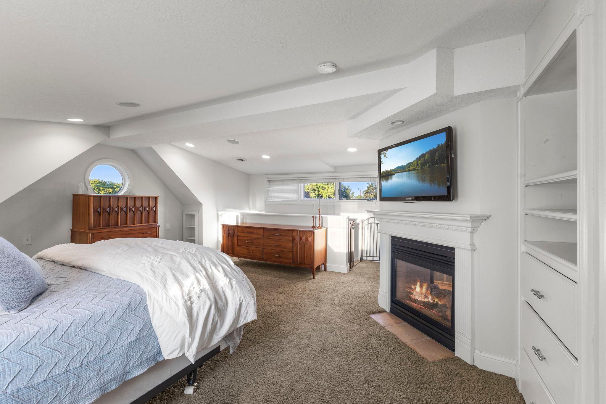 Recessed lights and neutral colors