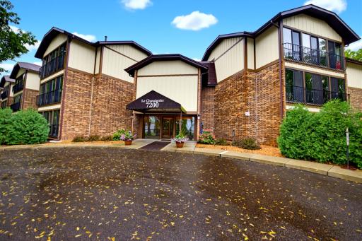 7200 Cahill Road, 106, Edina, MN 55439