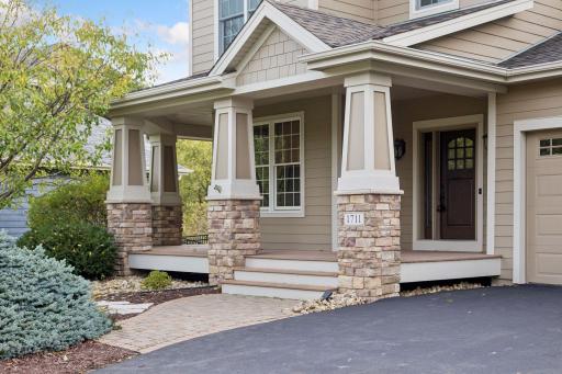 1711 Deephaven Drive, Woodbury, MN 55129