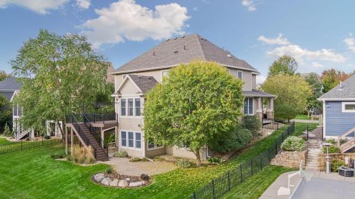 1711 Deephaven Drive, Woodbury, MN 55129