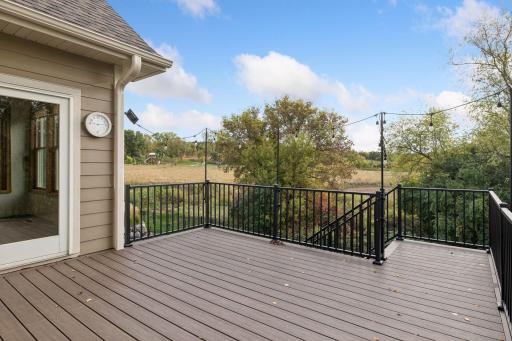 1711 Deephaven Drive, Woodbury, MN 55129