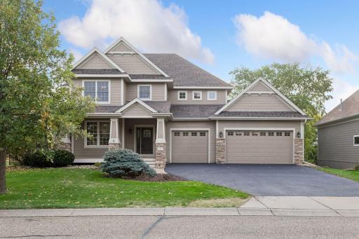 1711 Deephaven Drive, Woodbury, MN 55129