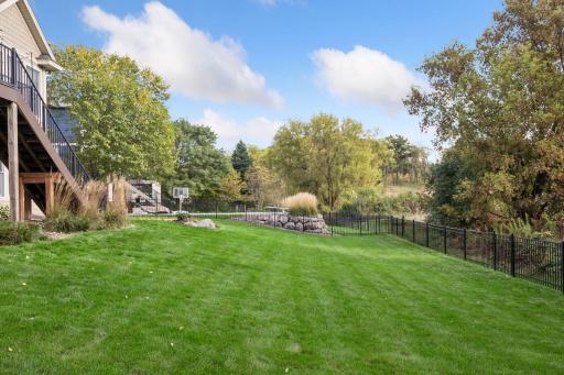 1711 Deephaven Drive, Woodbury, MN 55129