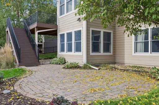 1711 Deephaven Drive, Woodbury, MN 55129
