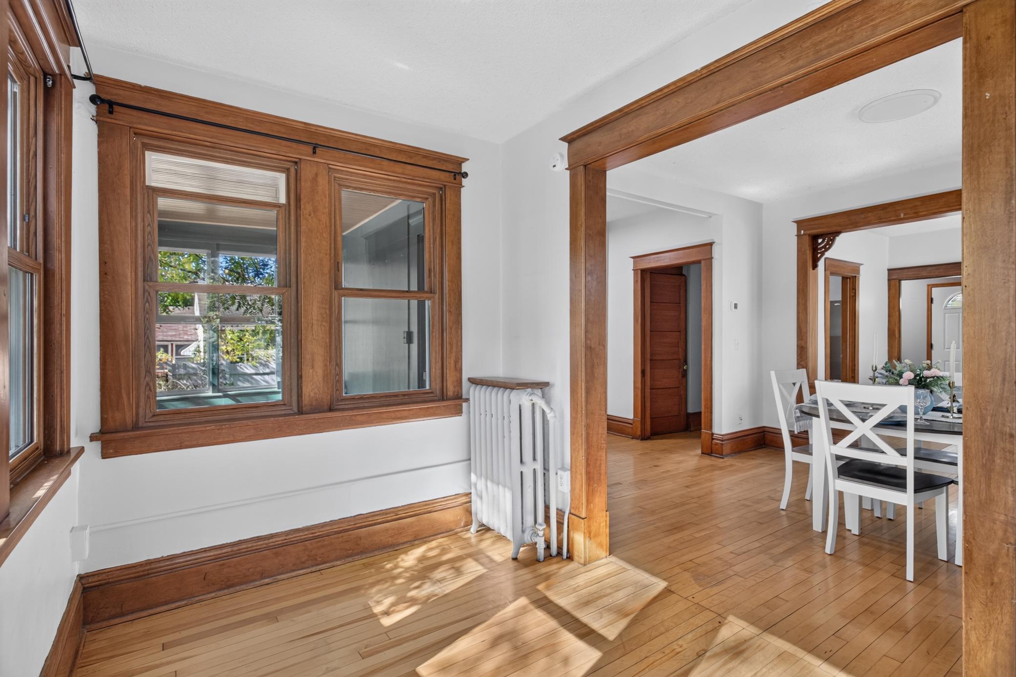 Sunroom to dining