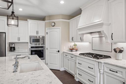 1610 Manchester Place, Waconia, MN 55387