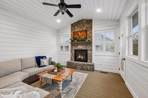 1610 Manchester Place, Waconia, MN 55387