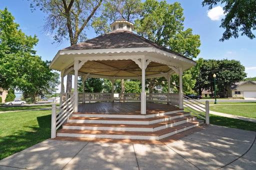 1610 Manchester Place, Waconia, MN 55387