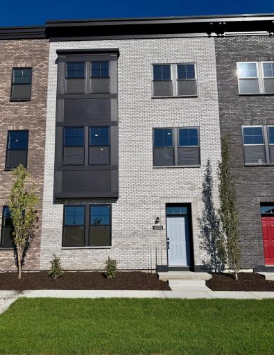 Highland Bridge offers a fresh take on city lifeâall while keeping the timeless landmarks and charm of Minnesotaâs capital close at hand. Home is now ready for quick move-in!