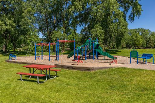 1190 Ottawa Avenue, Saint Paul, MN 55118