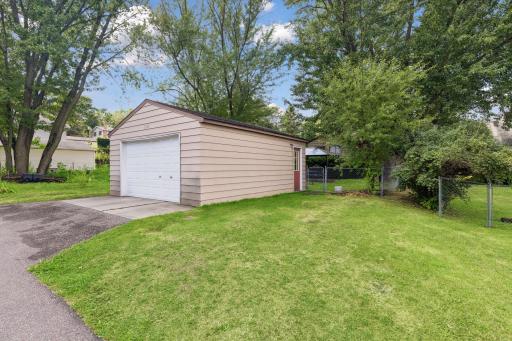 1190 Ottawa Avenue, Saint Paul, MN 55118