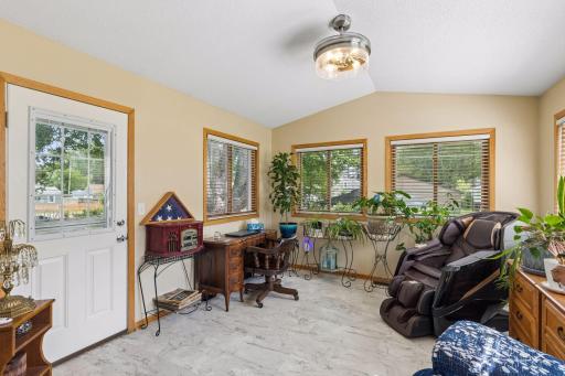 1190 Ottawa Avenue, Saint Paul, MN 55118